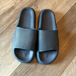 New navy women’s slides